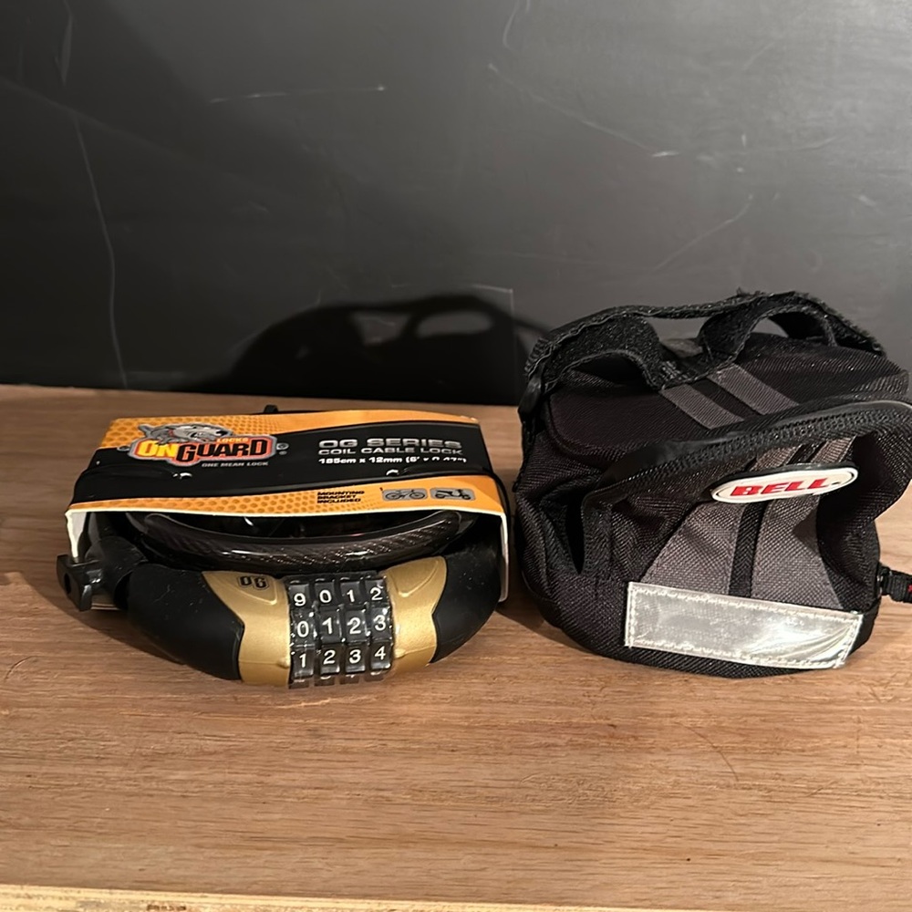 New On gaurd bike/scooterter lock and new w/o tags Bell bicycle bag